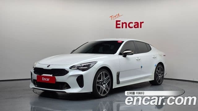 Kia Stinger 2021 — Фото 1/20