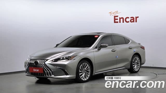 Lexus ES300h 2025 — Photo 4/20
