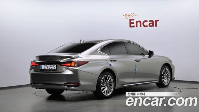 Lexus ES300h 2025 — Photo 19/20