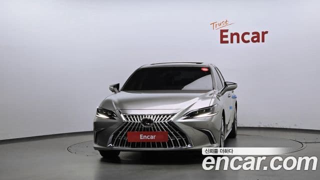 Lexus ES300h 2025 — Photo 12/20