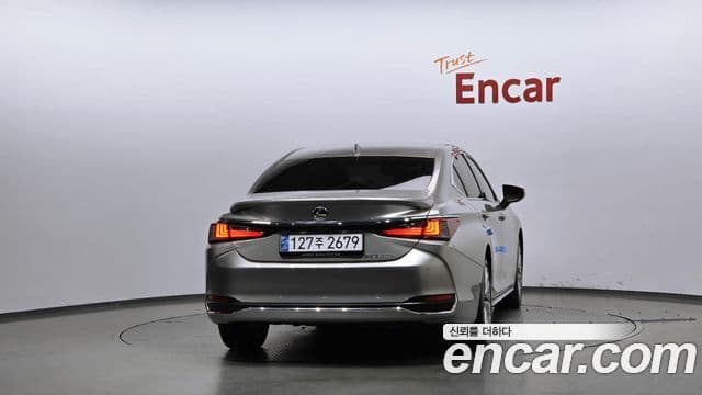 Lexus ES300h 2025 — Photo 13/20