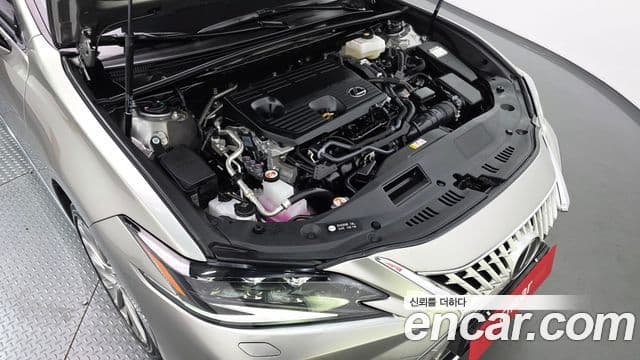 Lexus ES300h 2025 — Photo 17/20