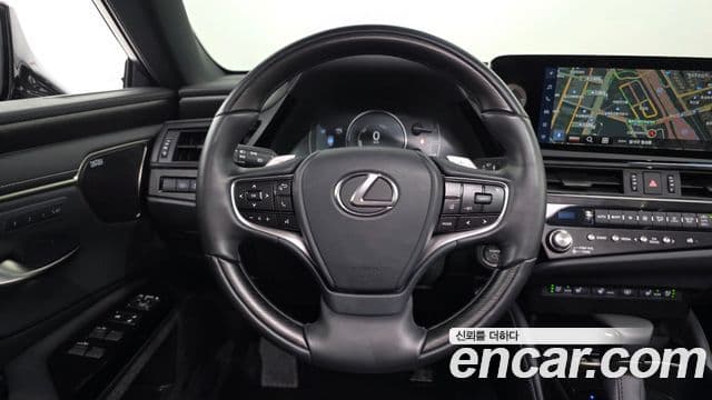 Lexus ES300h 2025 — Photo 3/20
