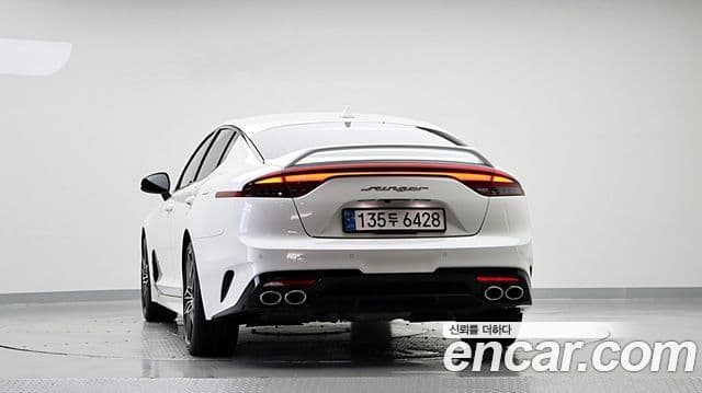Kia Stinger 2021 — Фото 1/20