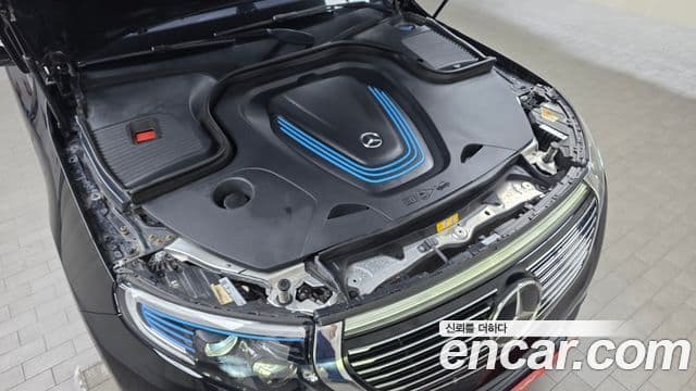 Mercedes-Benz EQC 2020 — ფოტო 24/31