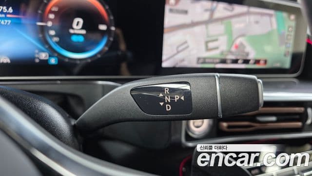 Mercedes-Benz EQC 2020 — ფოტო 18/31