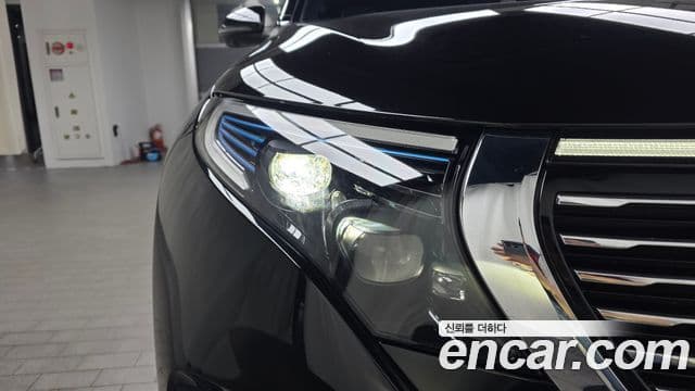 Mercedes-Benz EQC 2020 — ფოტო 22/31