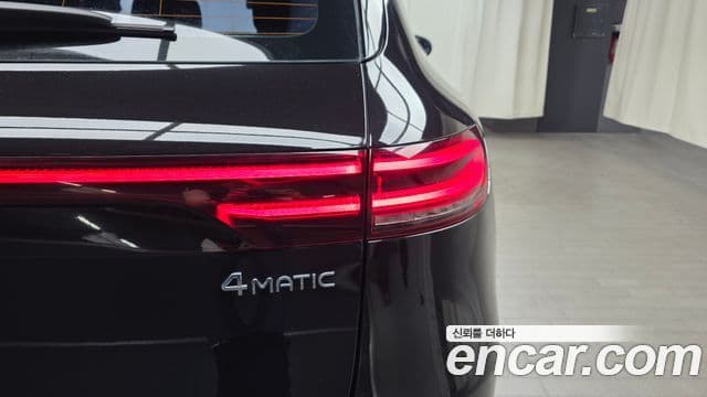 Mercedes-Benz EQC 2020 — ფოტო 15/31