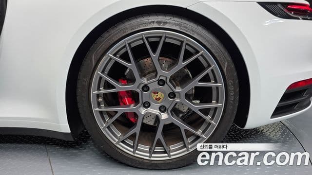 Porsche 911 2020 — Photo 29/33