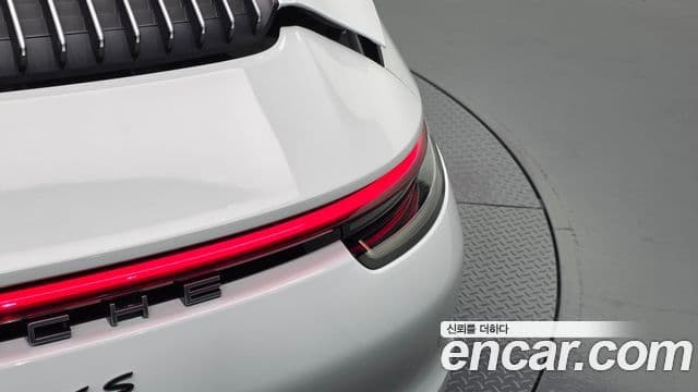 Porsche 911 2020 — Photo 19/33
