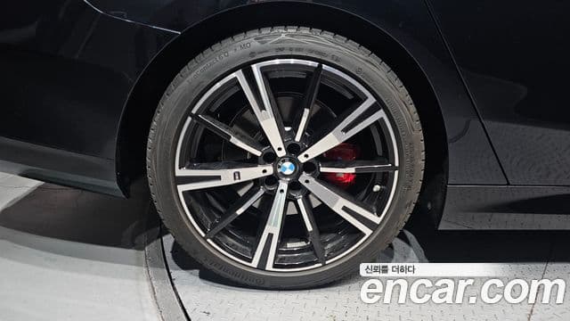 BMW 5 Series 2024 — Photo 25/31