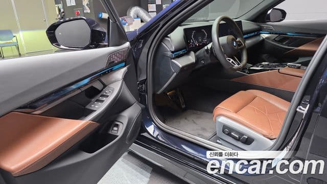 BMW 5 Series 2024 — Photo 20/31