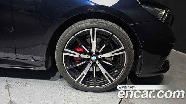 BMW 5 Series 2024 — Photo 30/31