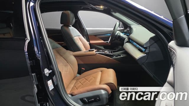 BMW 5 Series 2024 — Photo 31/31