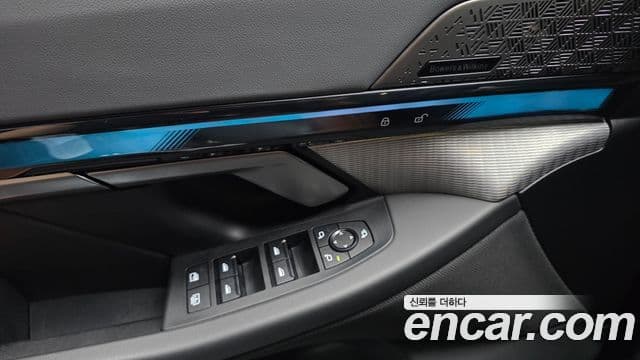 BMW 5 Series 2024 — Photo 9/31