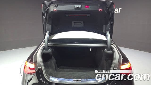 Mercedes-Benz S-Class 2021 — Photo 5/32