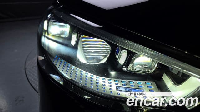Mercedes-Benz S-Class 2021 — Photo 9/32