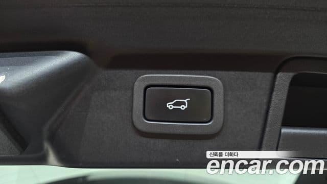 Land Rover Range Rover Velar 2018 — Фото 17/20