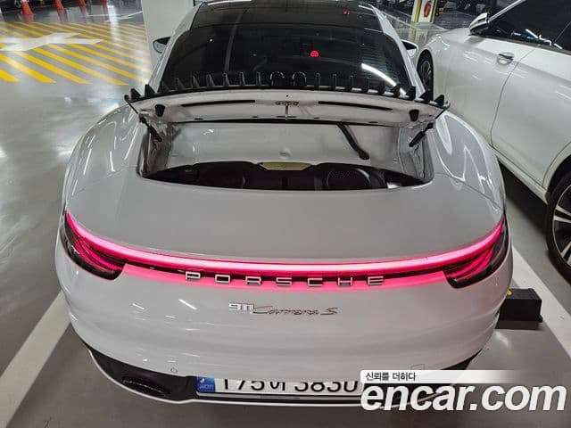 Porsche 911 2022 — Photo 8/10