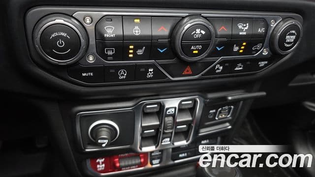 Jeep Wrangler 2022 — Şəkil 15/32