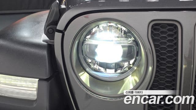 Jeep Wrangler 2022 — Şəkil 28/32