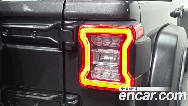 Jeep Wrangler 2022 — Şəkil 22/32