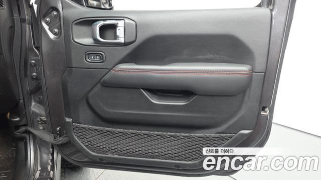 Jeep Wrangler 2022 — Şəkil 27/32