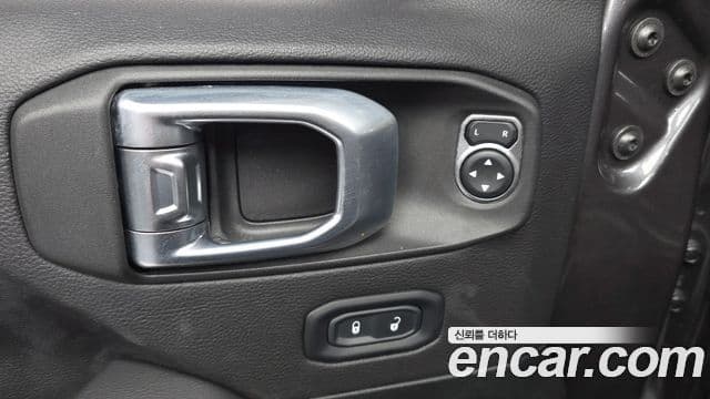Jeep Wrangler 2022 — Şəkil 14/32