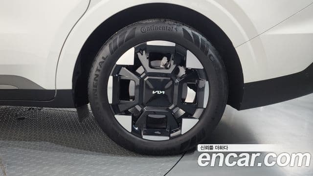 Kia Carnival 2024 — Şəkil 31/34