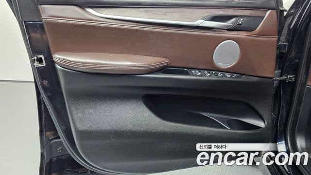 BMW X5 2018 — Photo 14/34