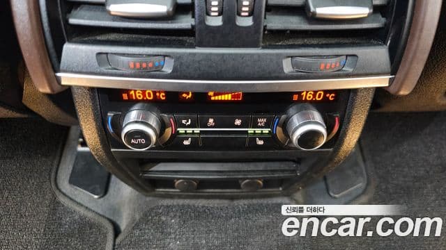 BMW X5 2018 — Photo 17/34