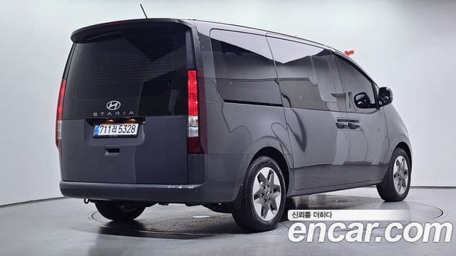 Hyundai Staria 2025 — Photo 2/30