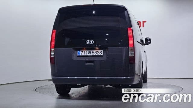 Hyundai Staria 2025 — Photo 13/30