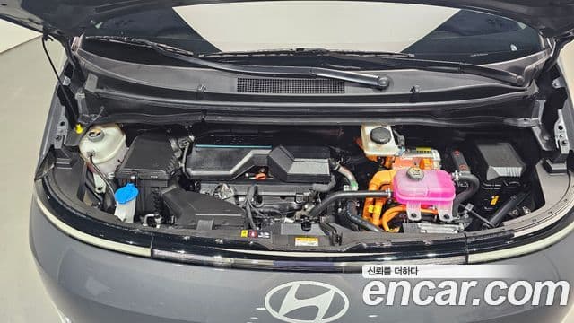Hyundai Staria 2025 — Photo 6/30