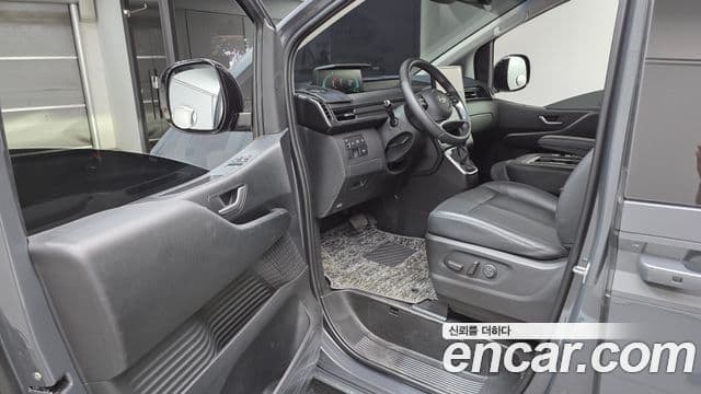 Hyundai Staria 2025 — Photo 26/30