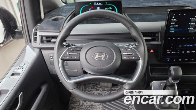 Hyundai Staria 2025 — Photo 27/30