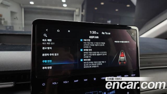 Hyundai Staria 2025 — Photo 23/30