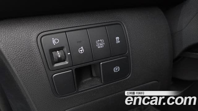 Hyundai Staria 2025 — Photo 3/30