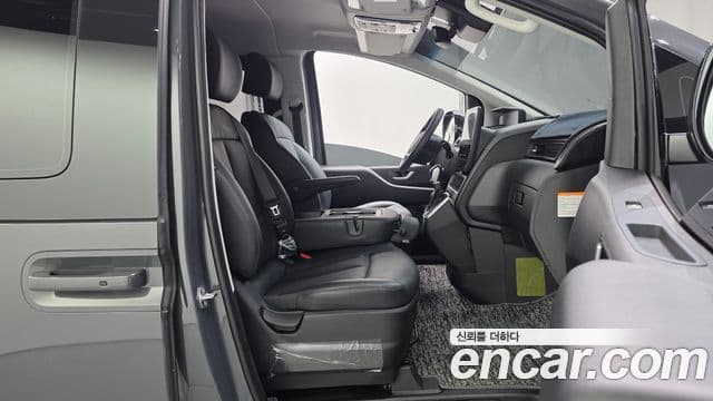 Hyundai Staria 2025 — Photo 19/30