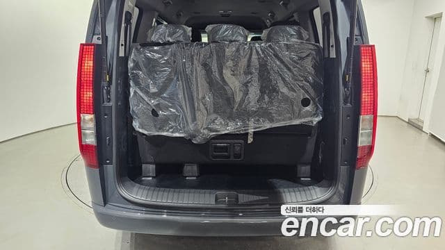 Hyundai Staria 2025 — Photo 4/30