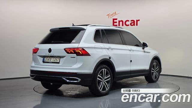 Volkswagen Tiguan 2023 — Фото 2/20