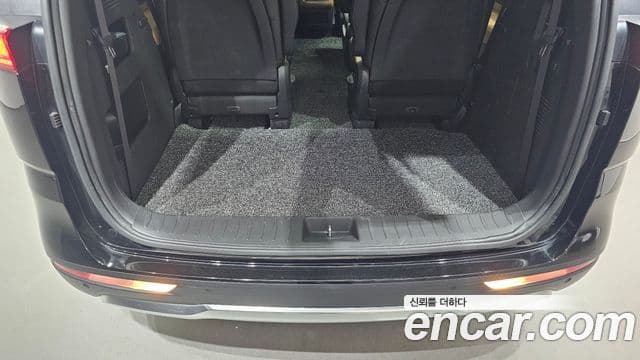 Kia Carnival 2021 — Şəkil 27/32