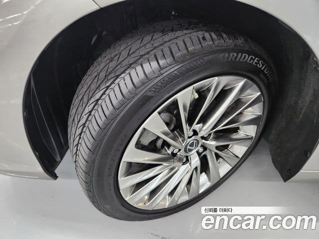 Lexus ES300h 2024 — Şəkil 19/19