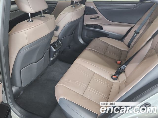 Lexus ES300h 2024 — Şəkil 15/19