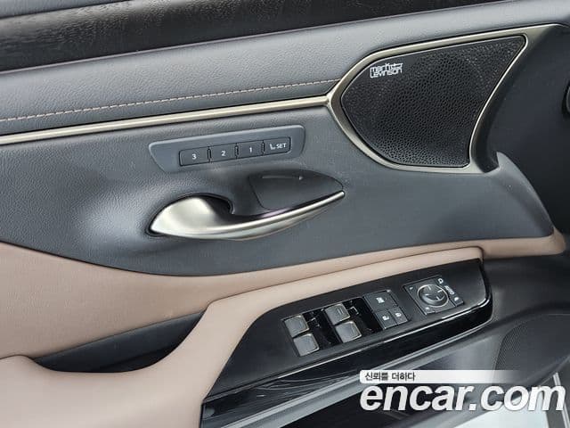 Lexus ES300h 2024 — Şəkil 6/19