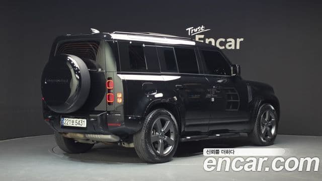 Land Rover Defender 2025 — Photo 8/33