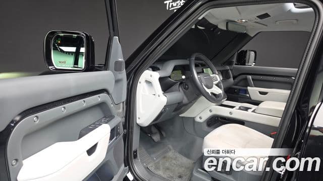 Land Rover Defender 2025 — Photo 19/33