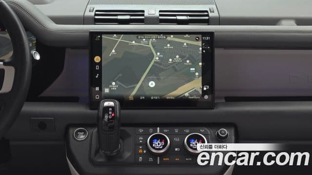 Land Rover Defender 2025 — Photo 30/33