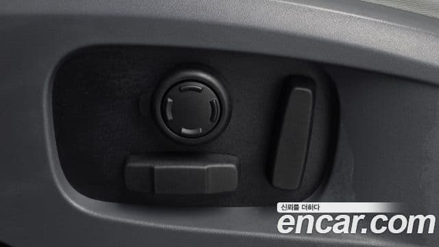 Land Rover Defender 2025 — Photo 17/33