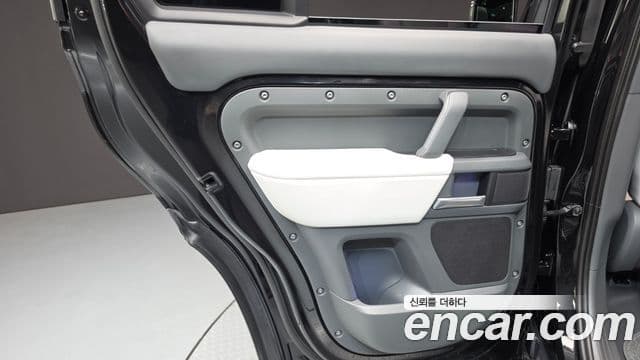 Land Rover Defender 2025 — Photo 13/33